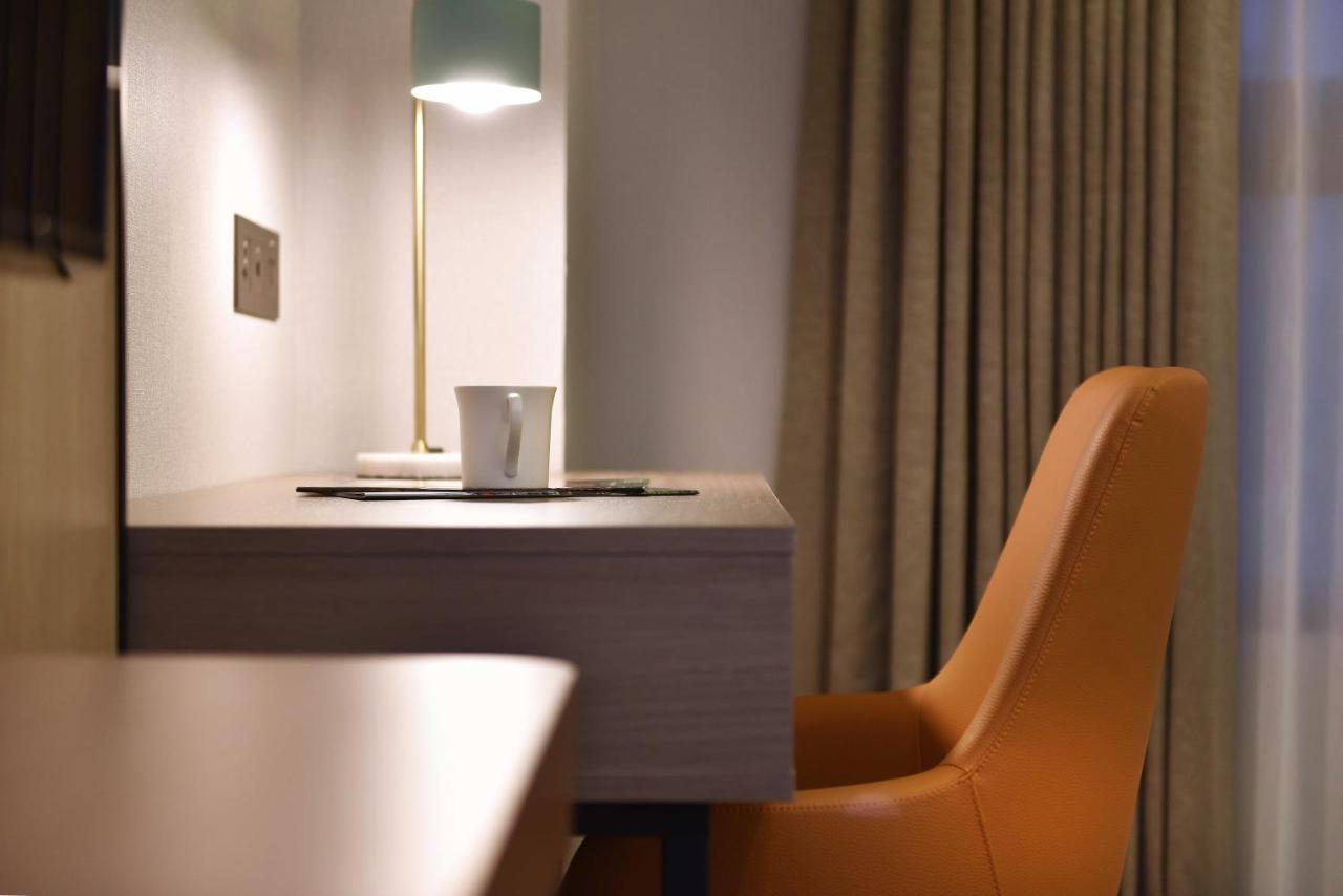 Fullon Poshtel - Kaohsiung Hotel Bagian luar foto