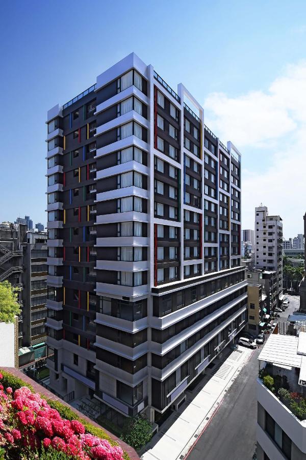 Fullon Poshtel - Kaohsiung Hotel Bagian luar foto