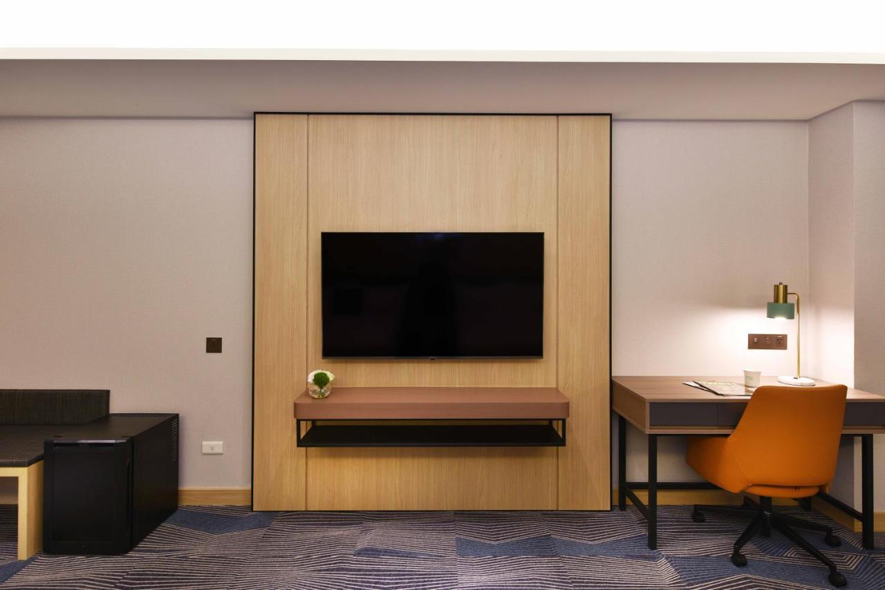 Fullon Poshtel - Kaohsiung Hotel Bagian luar foto