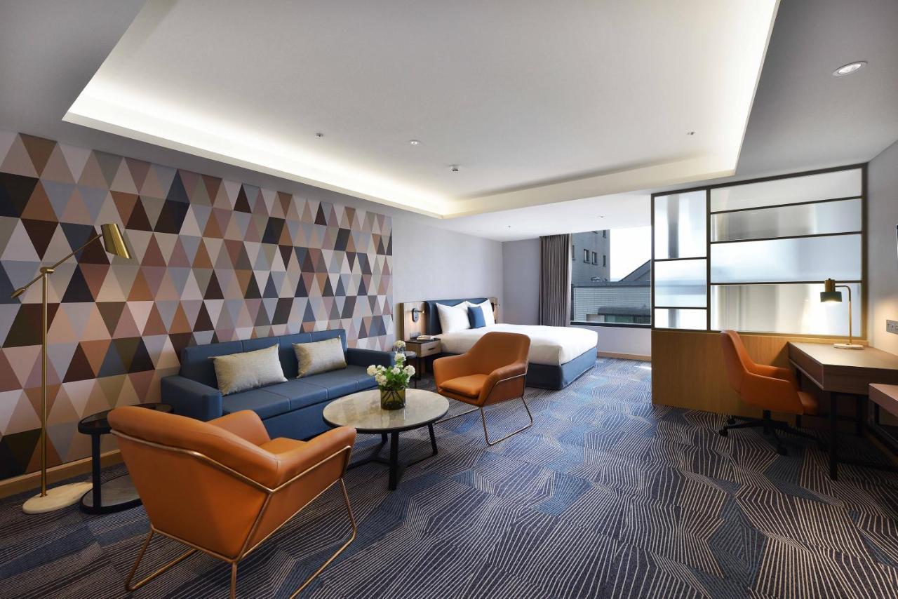 Fullon Poshtel - Kaohsiung Hotel Bagian luar foto