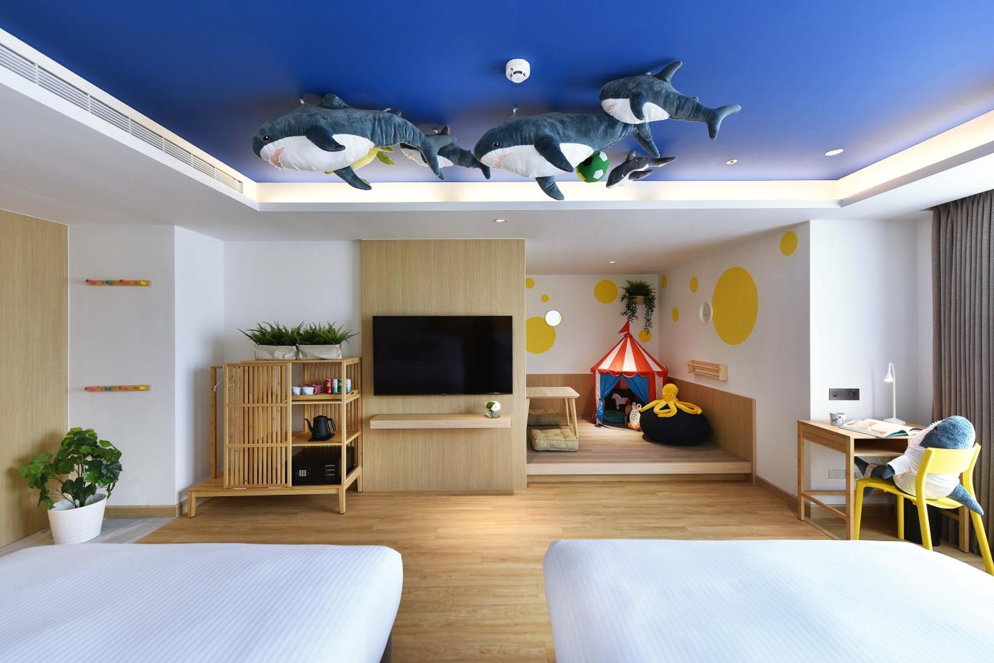 Fullon Poshtel - Kaohsiung Hotel Bagian luar foto