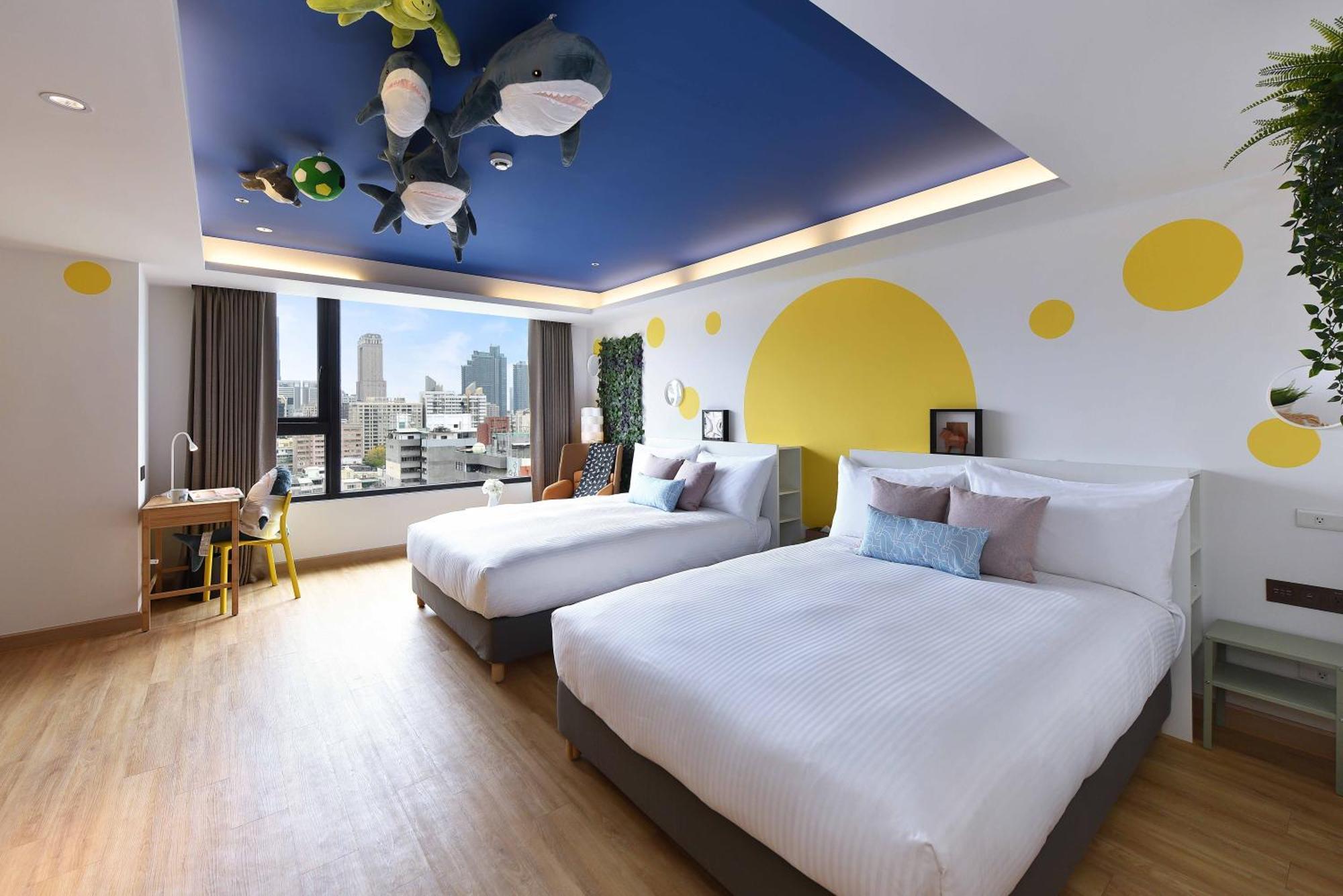 Fullon Poshtel - Kaohsiung Hotel Bagian luar foto