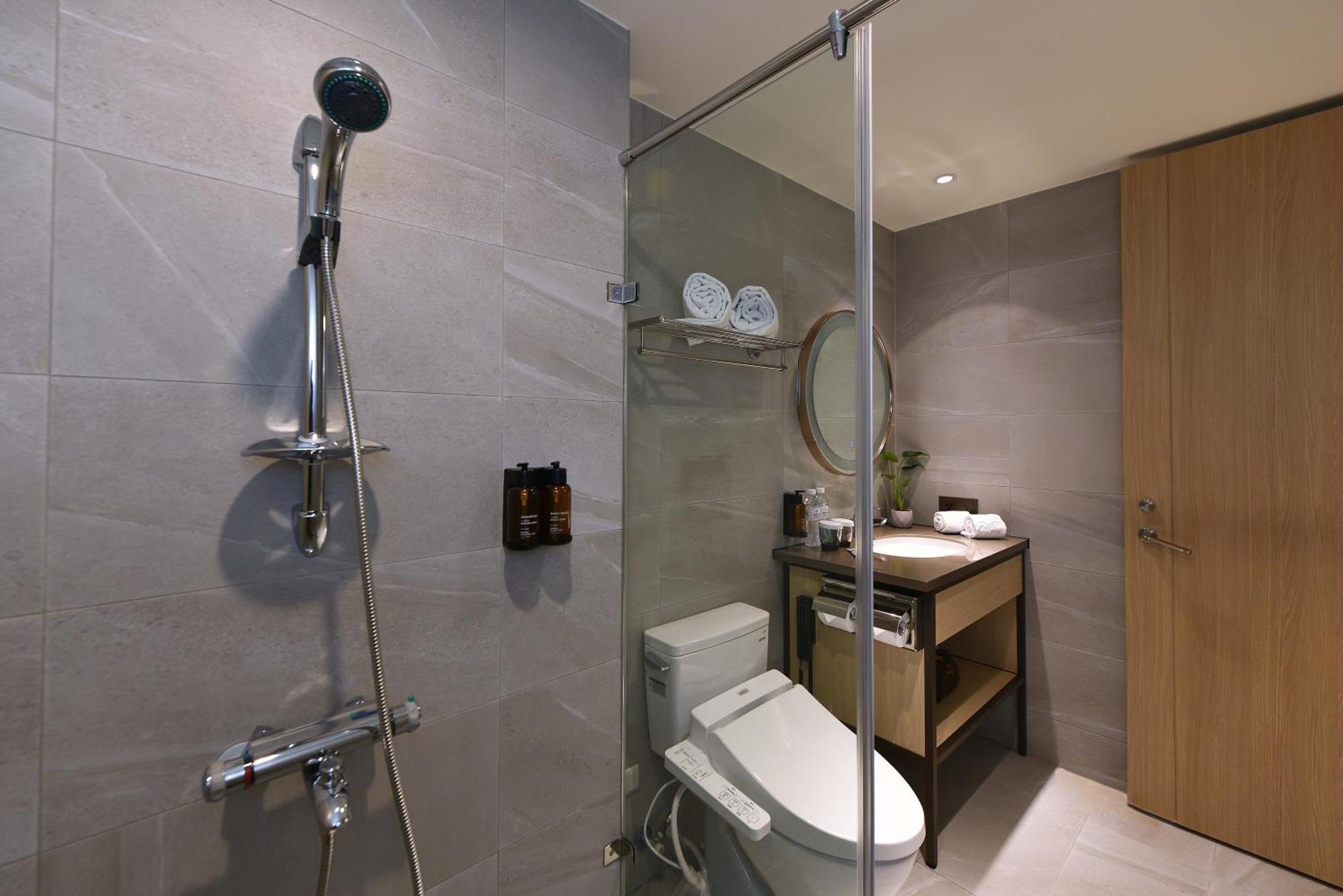 Fullon Poshtel - Kaohsiung Hotel Bagian luar foto