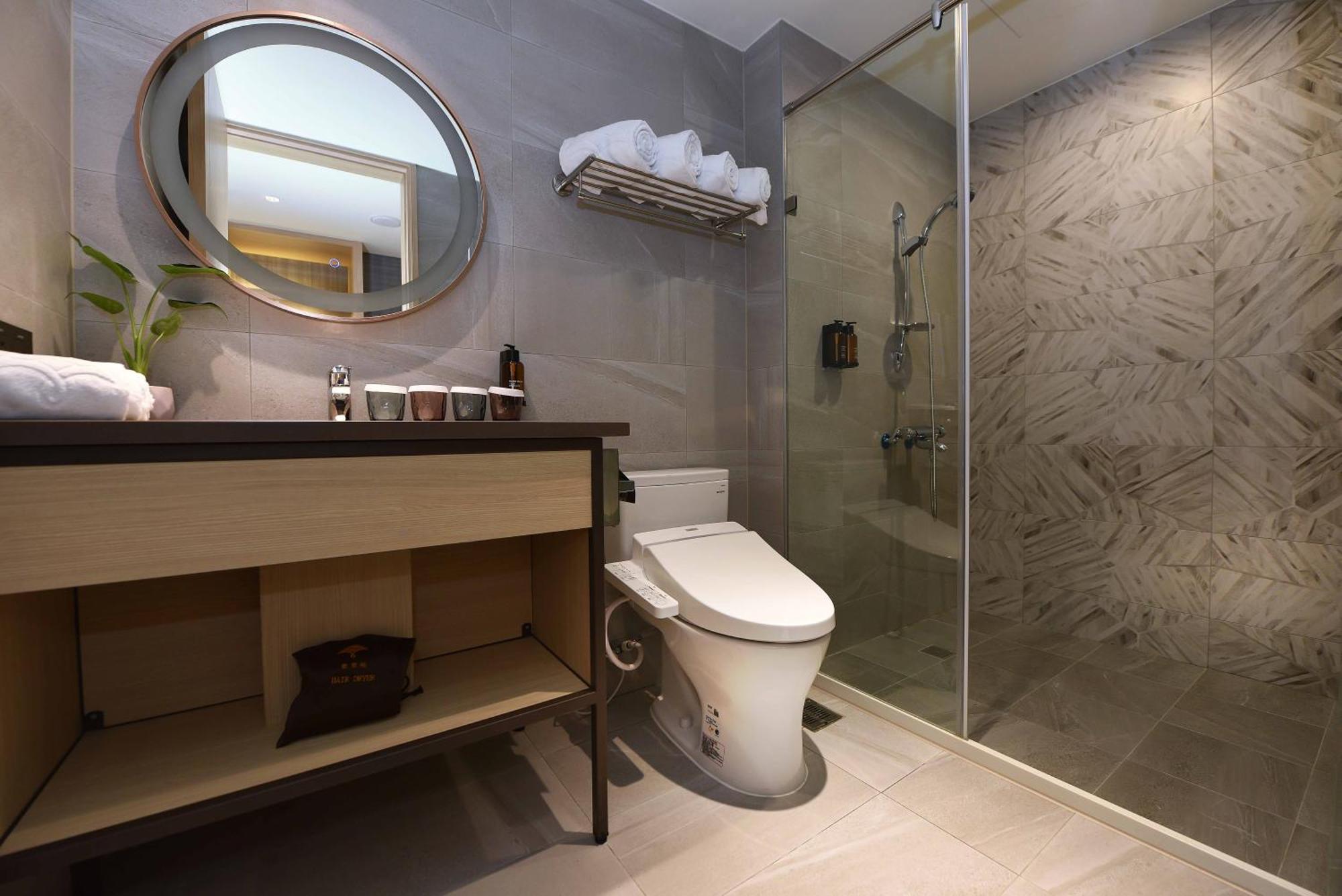 Fullon Poshtel - Kaohsiung Hotel Bagian luar foto