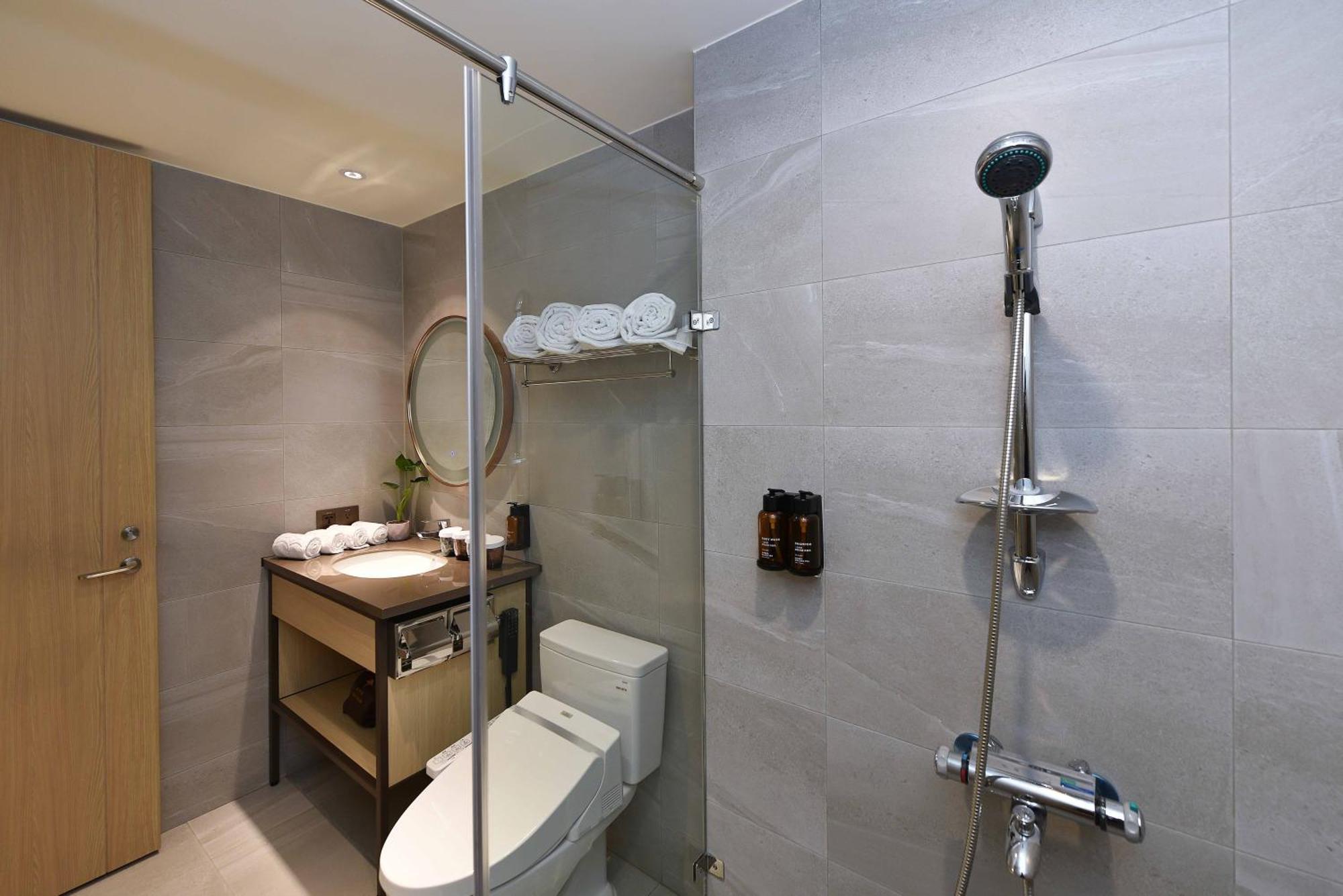 Fullon Poshtel - Kaohsiung Hotel Bagian luar foto