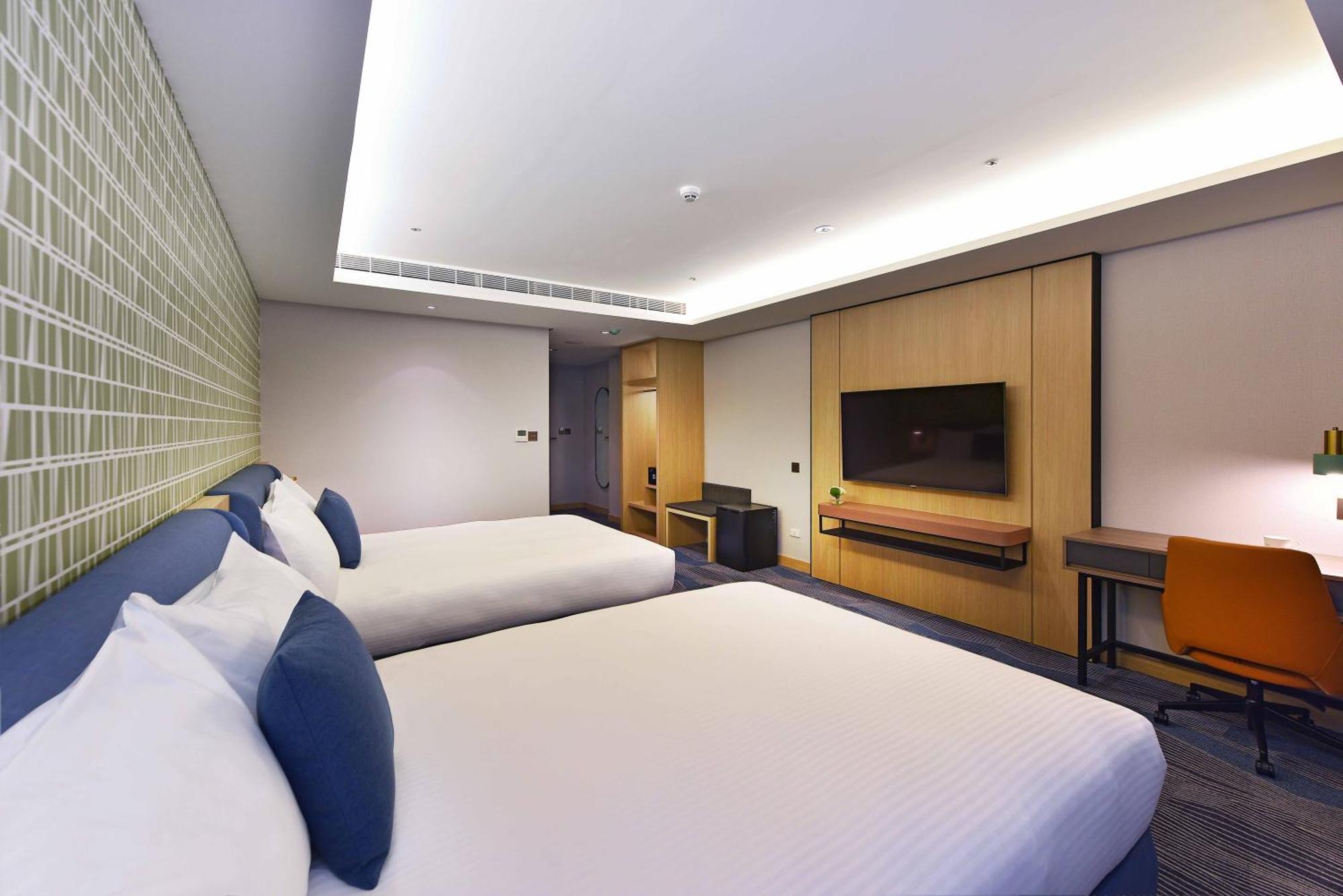 Fullon Poshtel - Kaohsiung Hotel Bagian luar foto