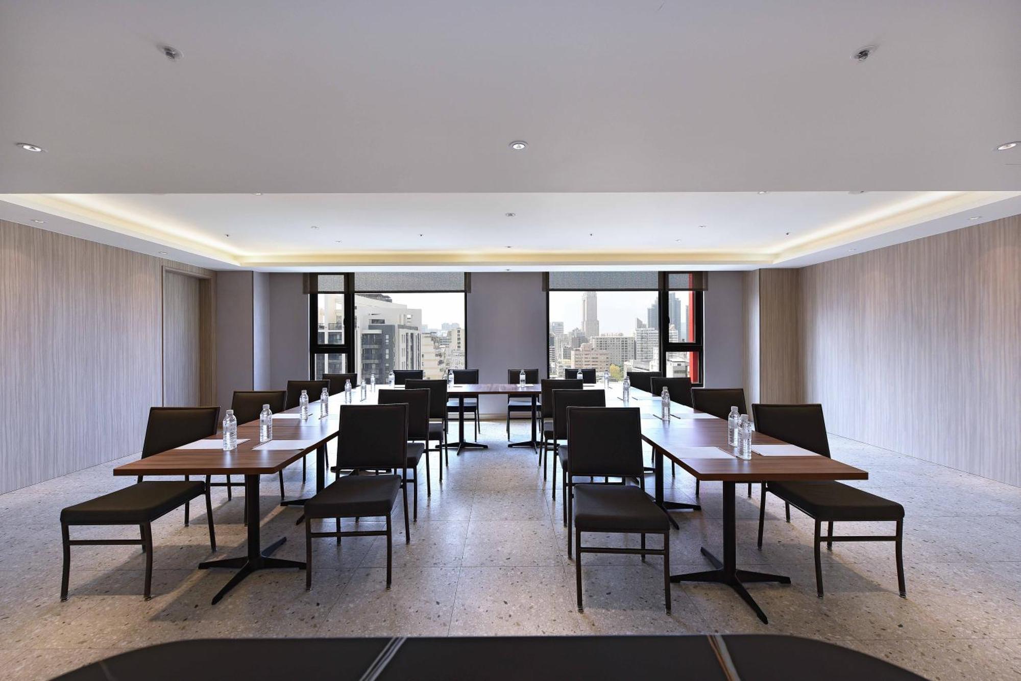 Fullon Poshtel - Kaohsiung Hotel Bagian luar foto