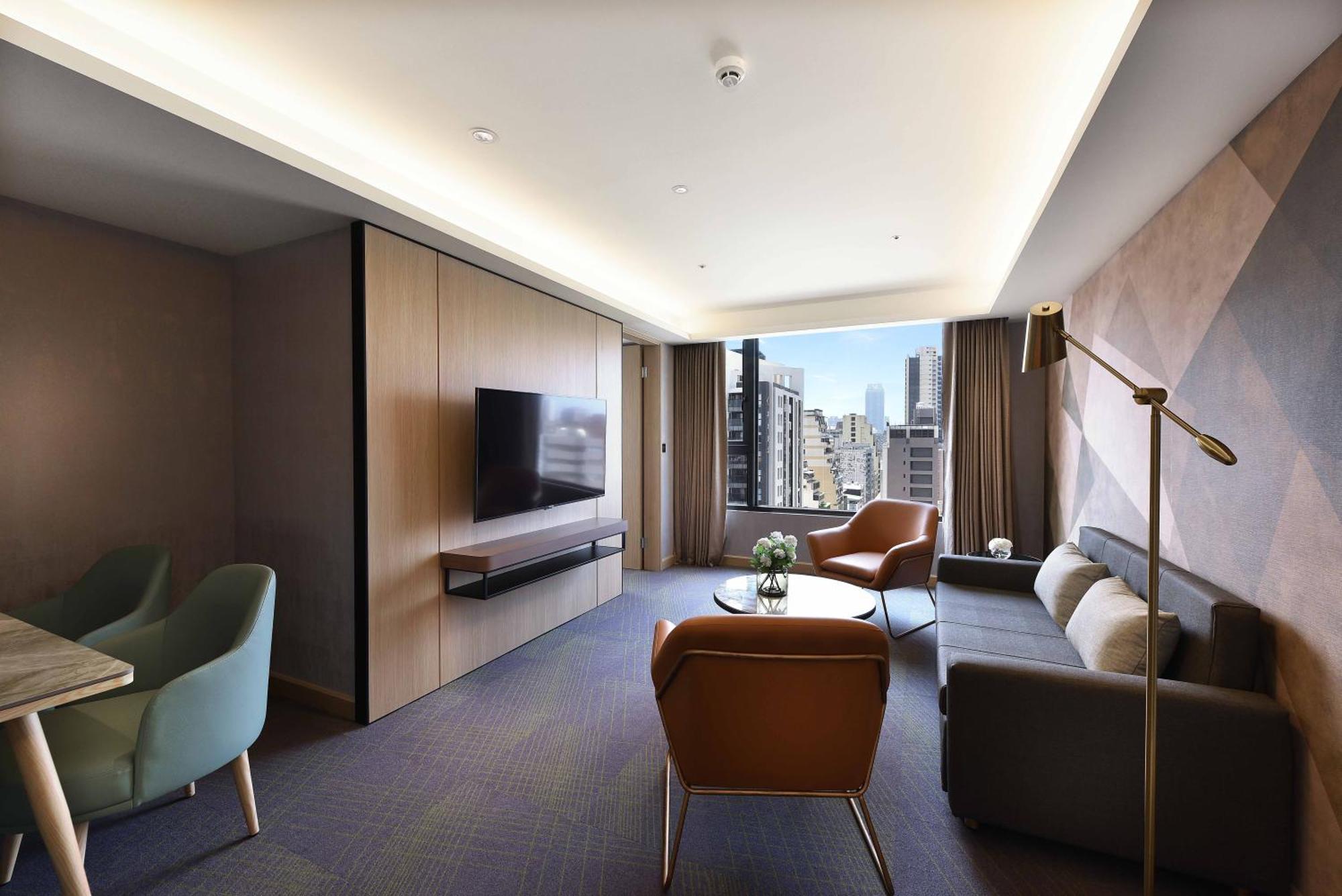 Fullon Poshtel - Kaohsiung Hotel Bagian luar foto