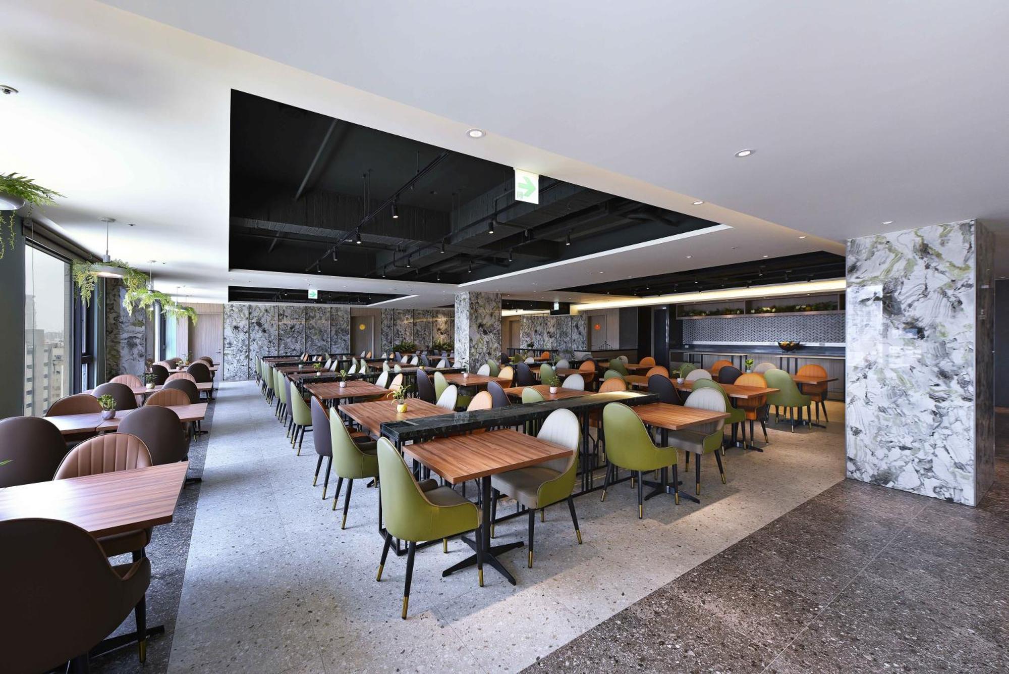 Fullon Poshtel - Kaohsiung Hotel Bagian luar foto